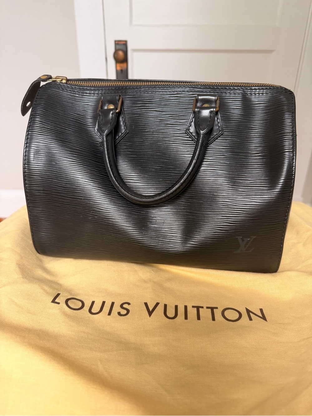 Louis Vuitton Epi Speedy 30 in Noir - Picture 6 of 6